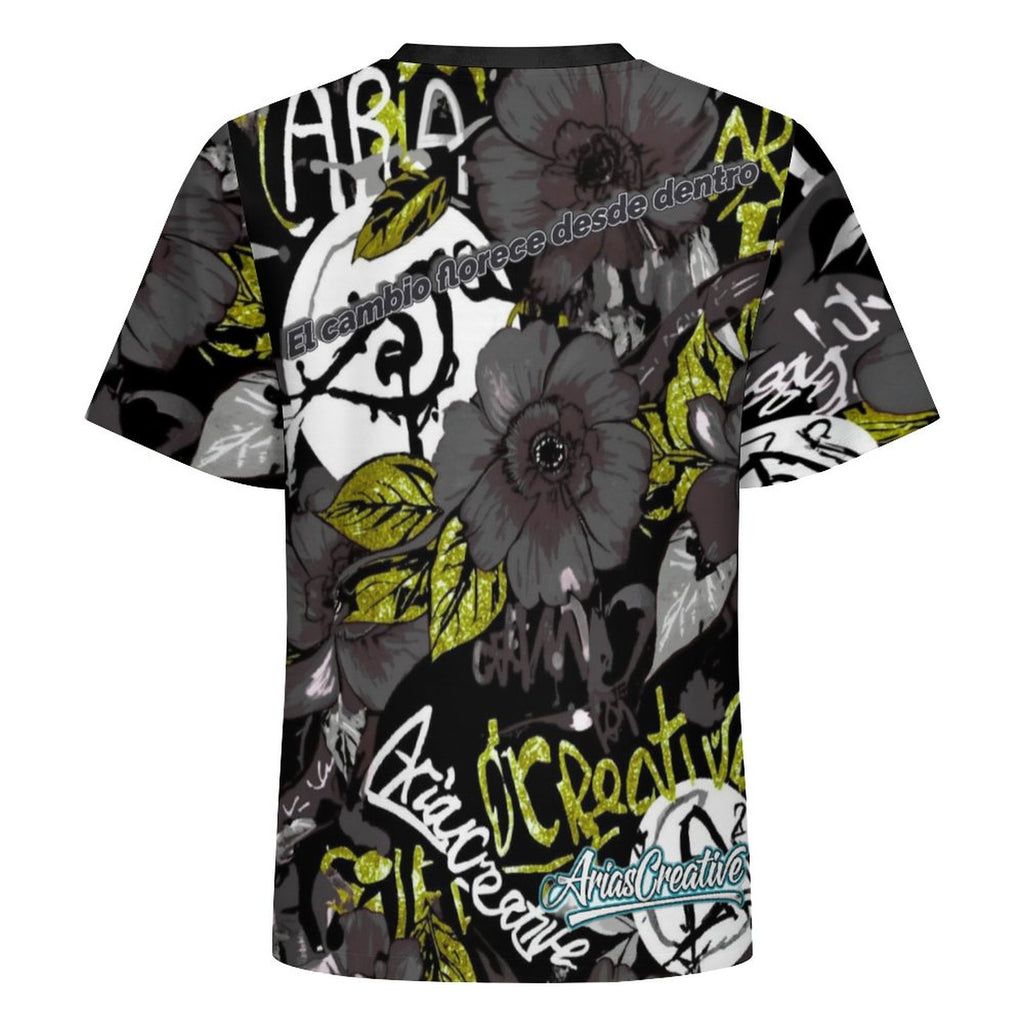 Camiseta manga corta gris y dorado de AriasCreative, con diseño "El camino florece desde dentro".