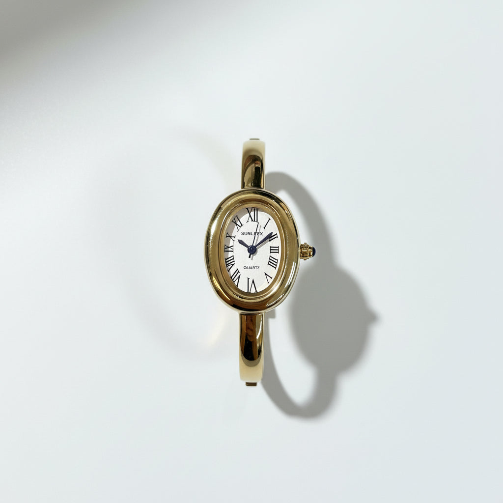 Reloj elegante para mujer AriasCreative con diseño ovalado y pulsera de aleación, adornado con cristales brillantes.