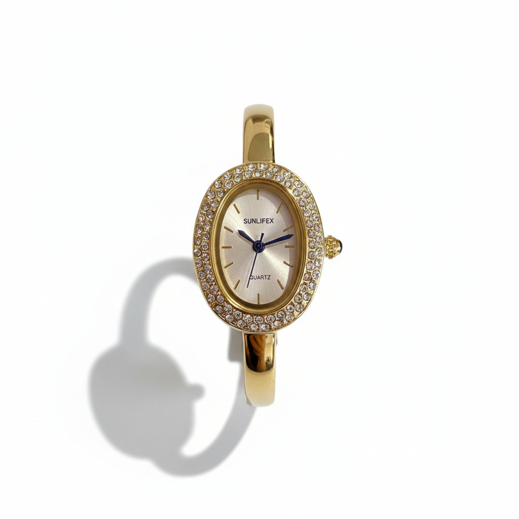 Reloj elegante para mujer AriasCreative con diseño ovalado y pulsera de aleación, adornado con cristales brillantes.