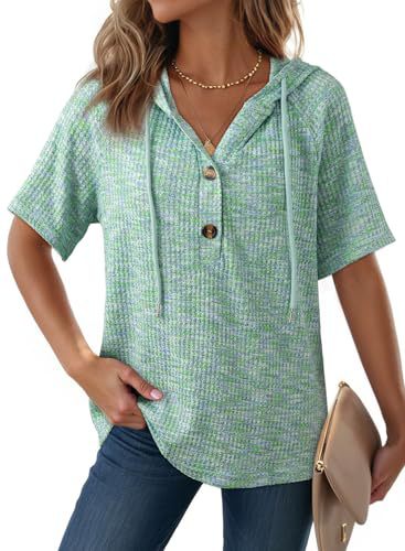 Camiseta con capucha de punto gofre de AriasCreative, con detalle de botones y estilo casual elegante.