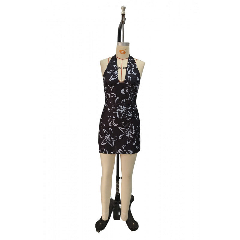 Conjunto de mujer elegante de AriasCreative con top sin mangas y falda lisa en color neutro, ideal para ocasiones formales.