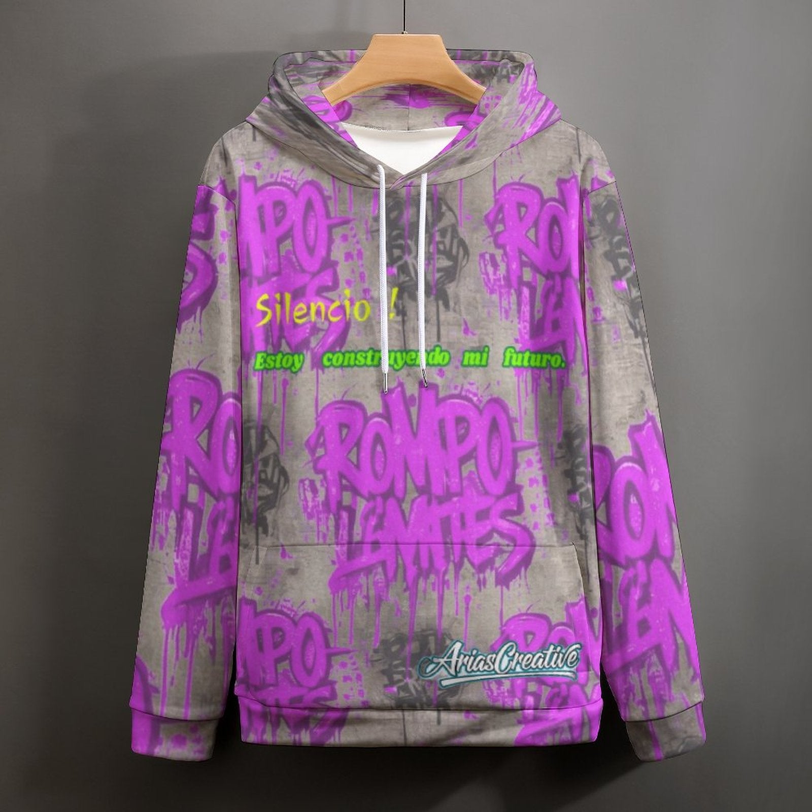 Sudadera con capucha rosa viejo de la marca Peaprint con texto "ROMPO MIS LÍMITES" en el frente, diseñada para estilo y comodidad.