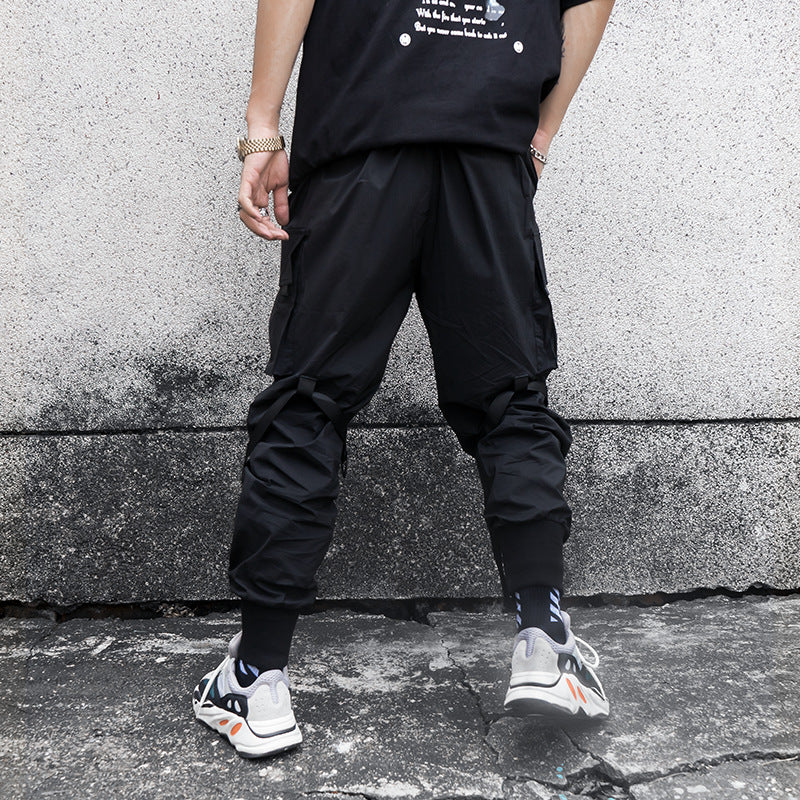 Pantalones cargo jogger para hombre de AriasCreative con bolsillos, estilo urbano y diseño cómodo para uso diario.