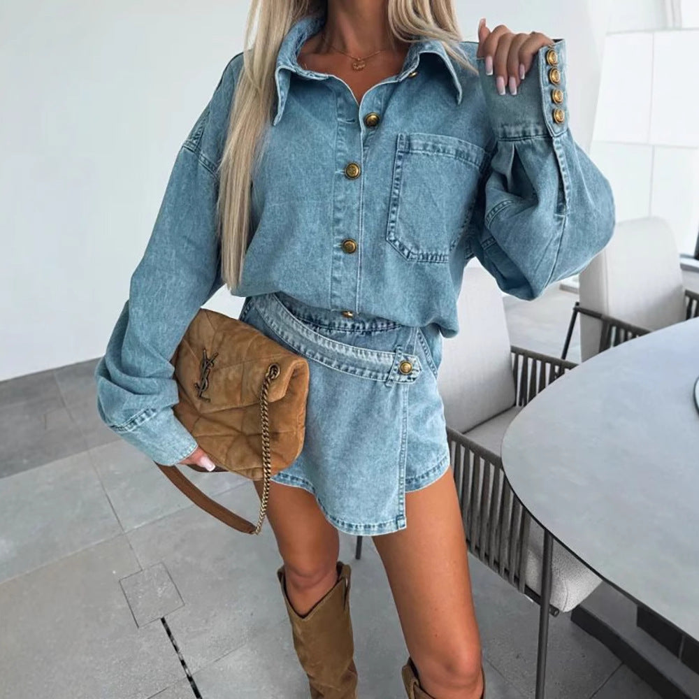 Conjunto de mujer de mezclilla de AriasCreative con falda-pantalón y top, ropa moderna y casual en estilo denim.