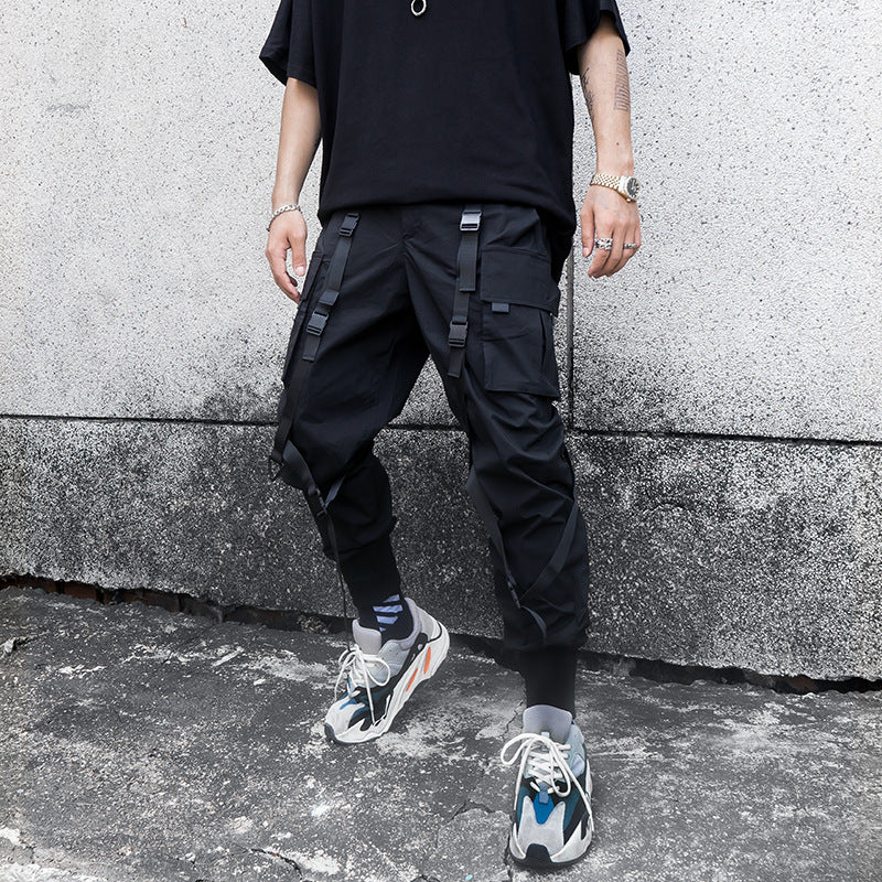Pantalones cargo jogger para hombre de AriasCreative con bolsillos, estilo urbano, en tela cómoda y diseño moderno.