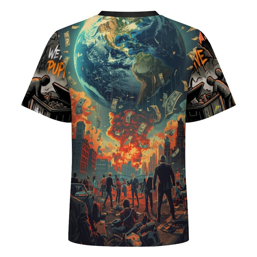 Camiseta corta de peaprint con estampado "Money Rules the World" y arte social urbano en fondo colorido.